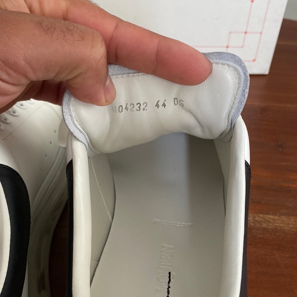 NEW‼️ Alexander McQueen - Picture 6 of 9